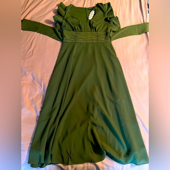 NWT Voodoo Vixen Amelia Olive Flared Gown - Picture 2 of 7